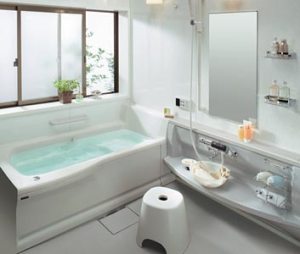 Un moderno o-furo (ducha fuera de la bañera)